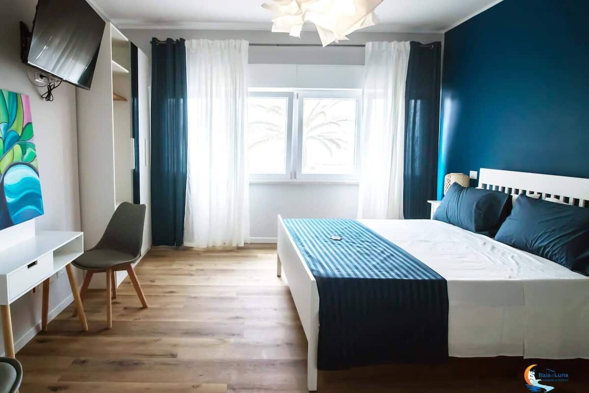 1 bedroom, down duvets, memory-foam beds, free WiFi