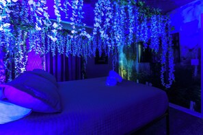 7 Schlafzimmer, Schreibtisch, Bügeleisen/Bügelbrett, Reisekinderbett