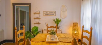 Cozy 1920s Nashville Cottage Near Downtown, Broadway & Vanderbilt