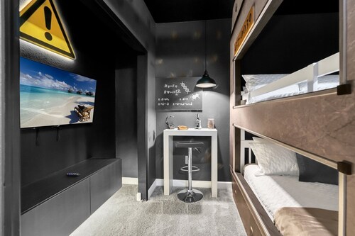 EV_1135 - 6 Bed 6 Bath with Screened-in Private Pool with Spillover Spa, Kids Cu