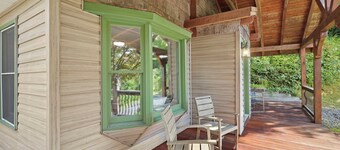 Cozy riverfront cabin on the New River.  Close to Boone and Appalachian State.