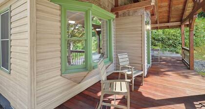 Cozy riverfront cabin on the New River. Close to Boone and Appalachian State.