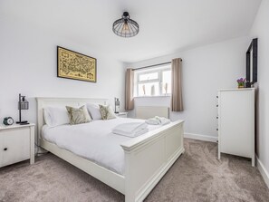 1 dormitorio, escritorio, tabla de planchar con plancha y wifi gratis