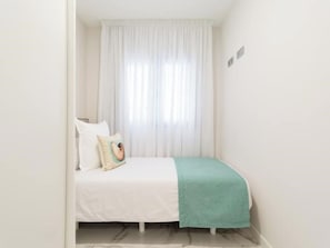 2 bedrooms, in-room safe, iron/ironing board, travel cot - Apartment 2 Bedrooms near Las Canteras beach (Las Palmas de Gran Canaria)