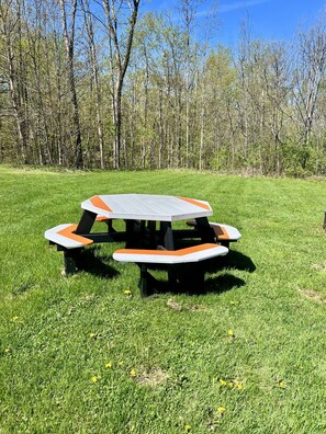 Outdoor dining - Seascape Townhome #67- Sunset Vacation Rentals (Geneva)