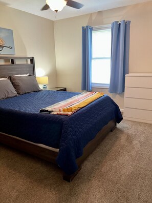 1 bedroom, desk, iron/ironing board, travel crib - Seascape Townhome #67- Sunset Vacation Rentals (Geneva)