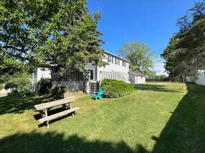 Property grounds - GOTL Winery Mansion- Sunset Vacation Rentals (Geneva)