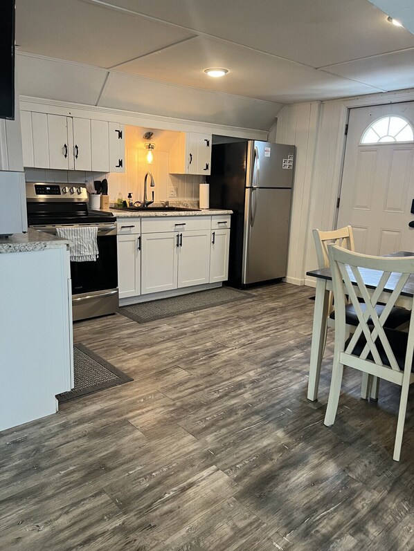 Fridge, microwave, oven, stovetop - GOTL Lakeview Loft- Sunset Vacation Rentals (Geneva)