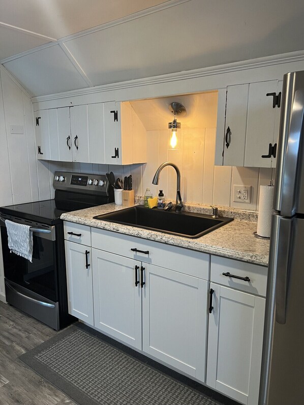 Fridge, microwave, oven, stovetop - GOTL Lakeview Loft- Sunset Vacation Rentals (Geneva)