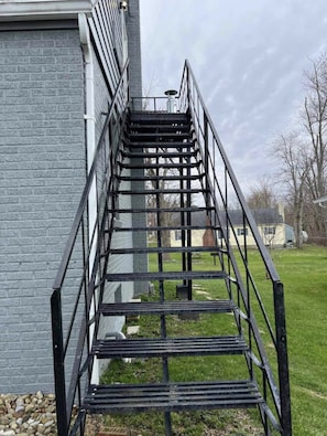 Property grounds - GOTL Lakeview Loft- Sunset Vacation Rentals (Geneva)