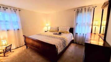 4 makuuhuonetta, silitysrauta/-lauta, ilmainen Wi-Fi, vuodevaatteet