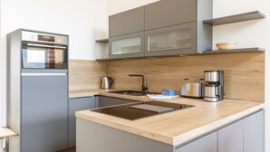 茶具/咖啡用具、冰箱、微波炉、烤箱
