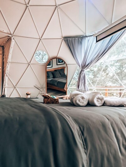 Luxury Geodesic Eco Dome in Nature: Exclusive Glamping in Tiny Pines   Sky Dome