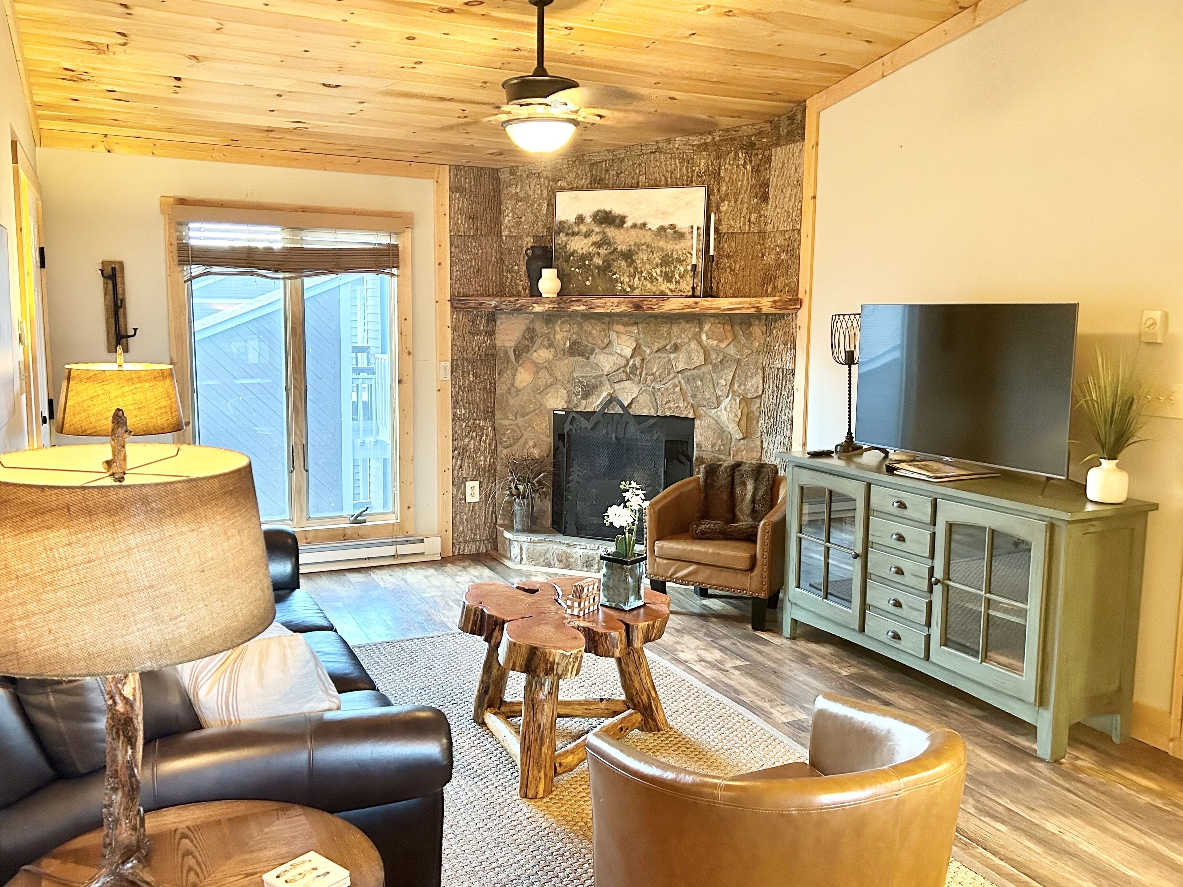 "Suga Bear" Condo. Walk to Downtown Blowing Rock!