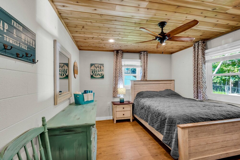 Pet Friendly Lake House w/ Fully Fenced Yard and Fire Pit Fair Play