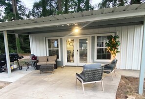 Terrace/patio - Lake ConRoy's Game Junction (Montgomery)