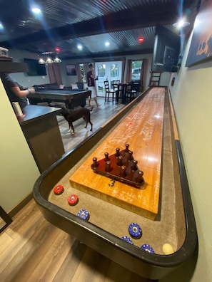 Game room - Lake ConRoy's Game Junction (Montgomery)