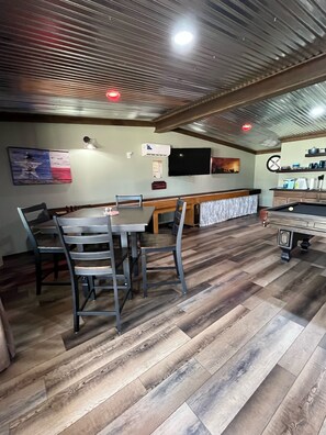 Dining - Lake ConRoy's Game Junction (Montgomery)