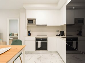 Fridge, microwave, oven, stovetop - Loft Estudio near Las Canteras beach (Las Palmas de Gran Canaria)