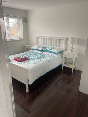 2 bedrooms, travel cot, WiFi