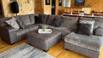Smart TV, fireplace, stereo