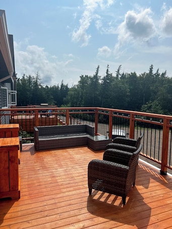 Terrace/patio. Sunny Acre Lodge - 5 Bedrooms with Hot Tub
