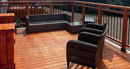 Sunny Acre Lodge - 5 Bedrooms with Hot Tub