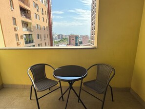 Căn hộ Deluxe, 2 phòng ngủ, ban công, quang cảnh sân vườn | Thành phố nhìn từ nơi lưu trú