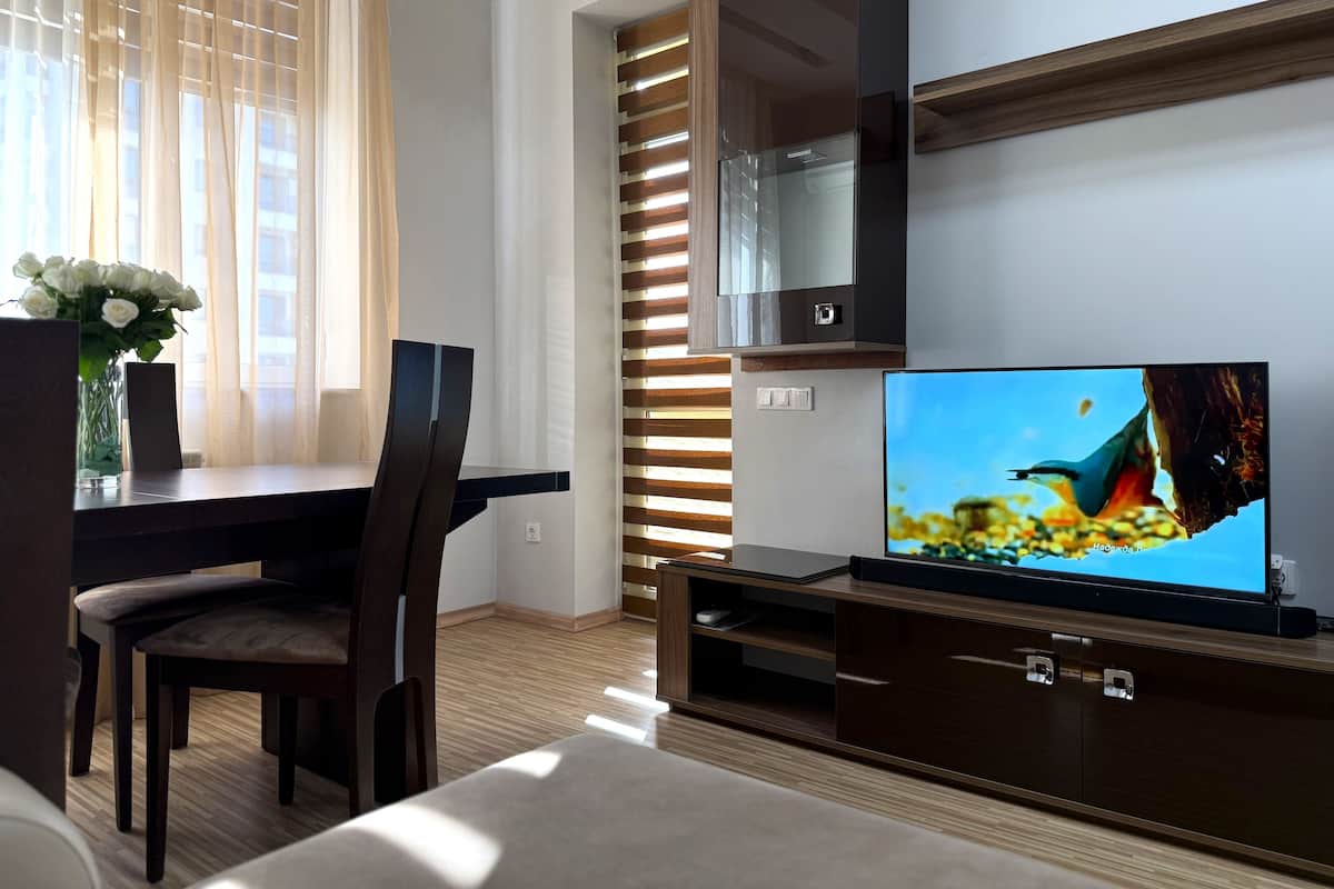 Appartement Familial, 2 chambres, balcon, vue cour intérieure | Coin séjour