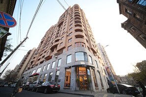 Front of property - 2-bedroom Luxury apartment in the center of Yerevan by Sweet Home (Yerevan)
