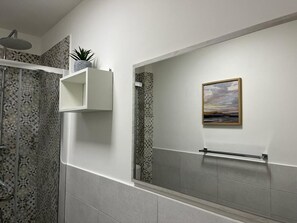 Shower, hair dryer, bidet, towels - Casina at 32 apartment historical center Palermo (Palermo)