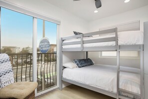 3 quartos, ferros/tábuas de passar roupa, Wi-Fi, roupa de cama