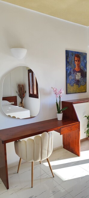 2 camere, una cassaforte in camera, una scrivania, ferro/asse da stiro