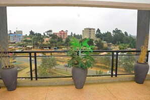 Property grounds - unique1 bedroom serviced apart. with wifi, R605

 (Ruaka)