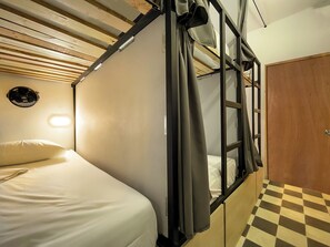 Free WiFi, bed sheets - Baku Laureles Hostel (Medellín)