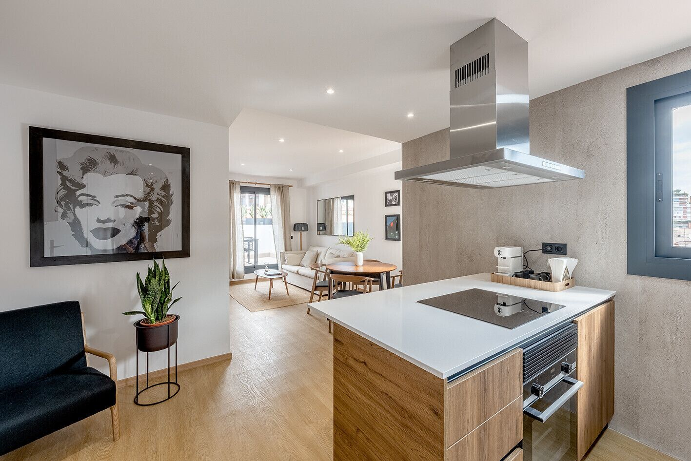 Kjøleskap, mikrobølgeovn, ovn og kaffetrakter/tekoker