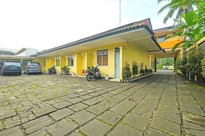 Parking - Hotel O Permata 3 (Salatiga)