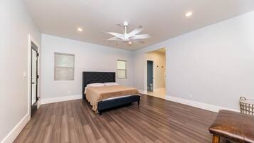 4 bedrooms, free WiFi, bed sheets