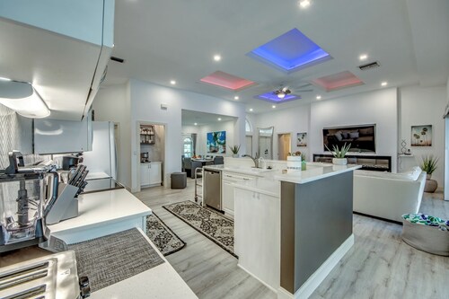 Luxury Villa "make A Break" with Pool, Waterview & Office