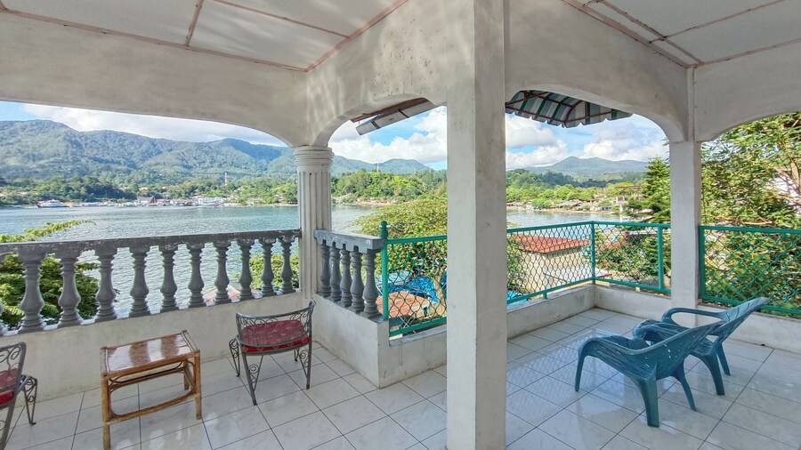 Hotel O Penginapan & Villa Sirait