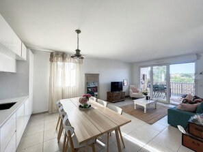 Living area - Appartement Neuf à 5 Minutes du Port et des Plages ! (Capbreton)