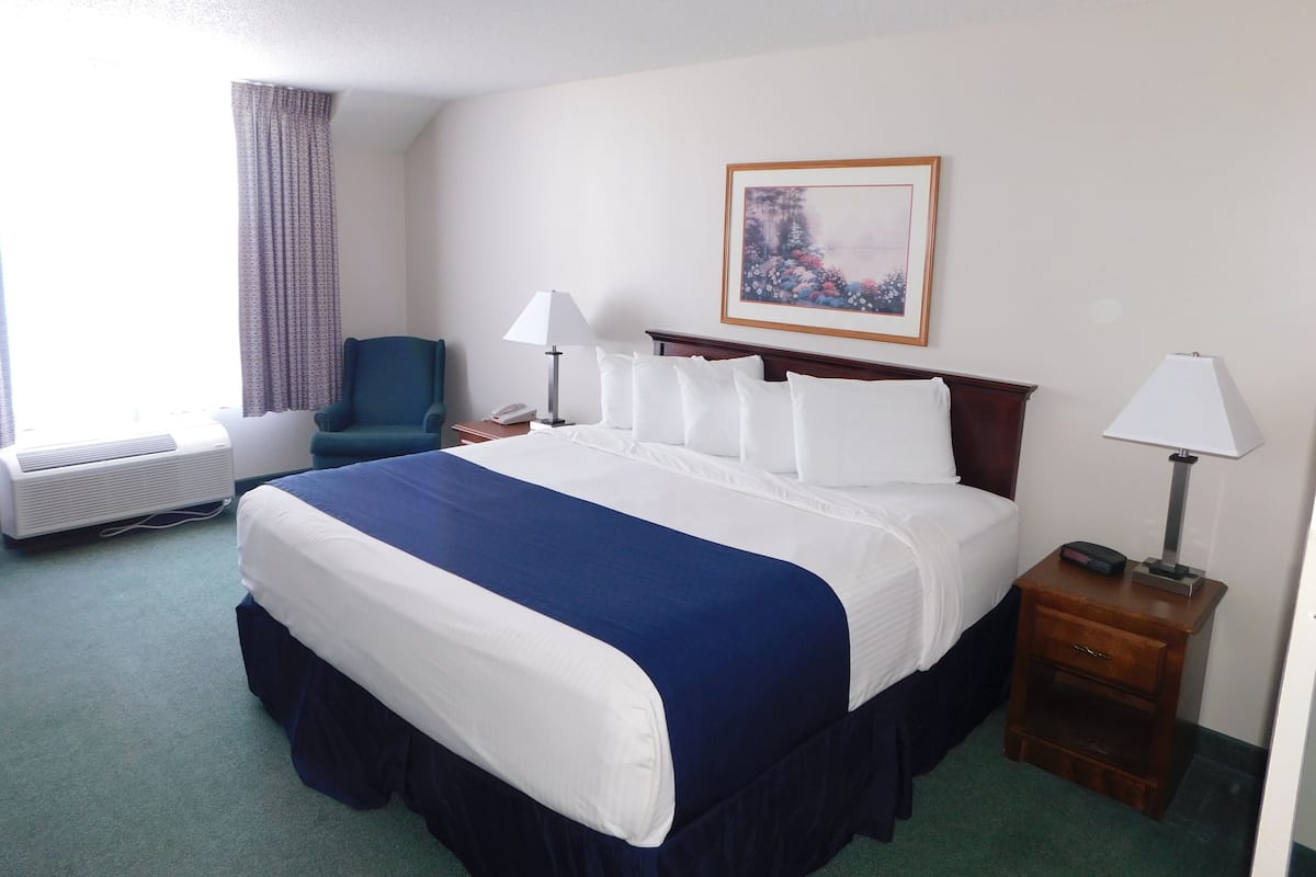 1 bedroom, blackout curtains, iron/ironing board, free WiFi