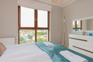 2 عدّة غرف نوم وملاءات أسرّة