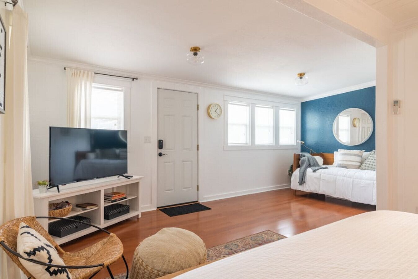 Downtown Walk to Wimberley Square! Studio 2 Beer Ranch Project Inn