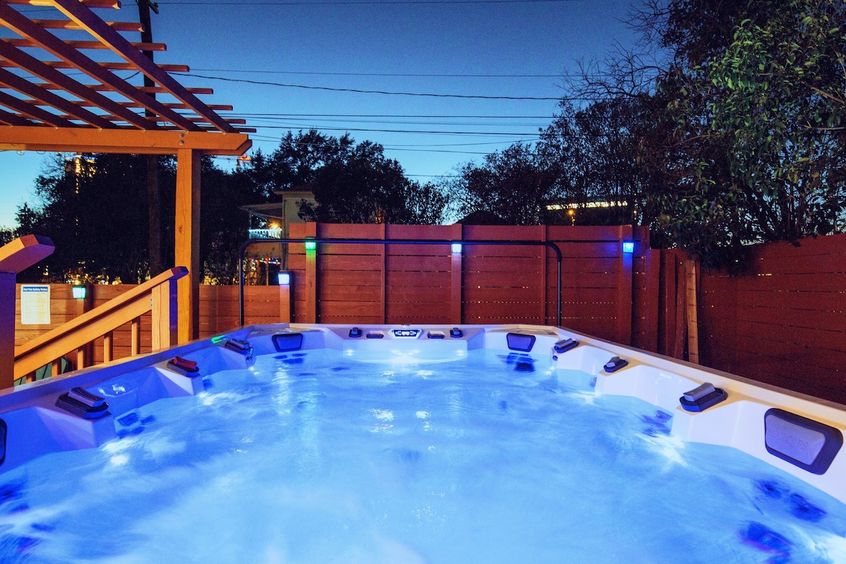 Photo 4 of LUXE Spacious Downtown Retreat; SwimSpa; BBQ&FreeParking; Steps2 Moody&UT&6th St