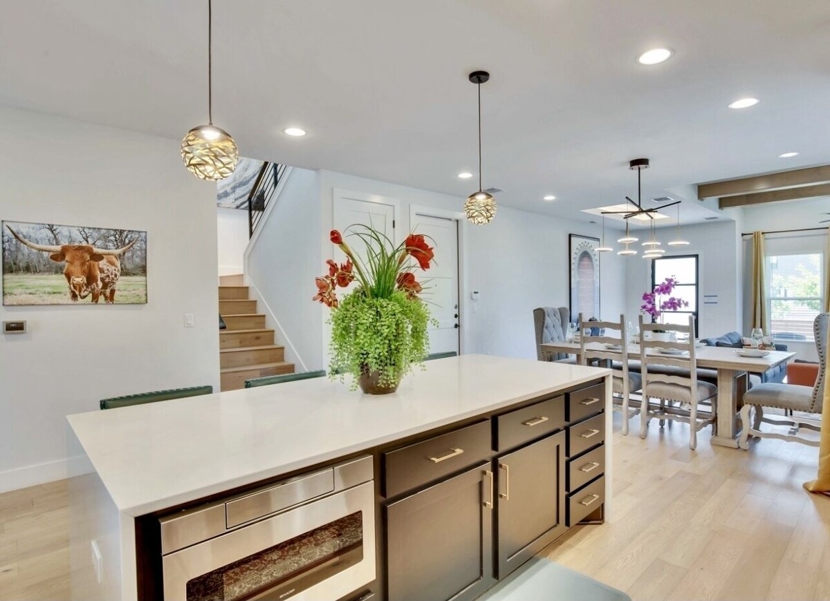 Photo 5 of LUXE Spacious Downtown Retreat; SwimSpa; BBQ&FreeParking; Steps2 Moody&UT&6th St