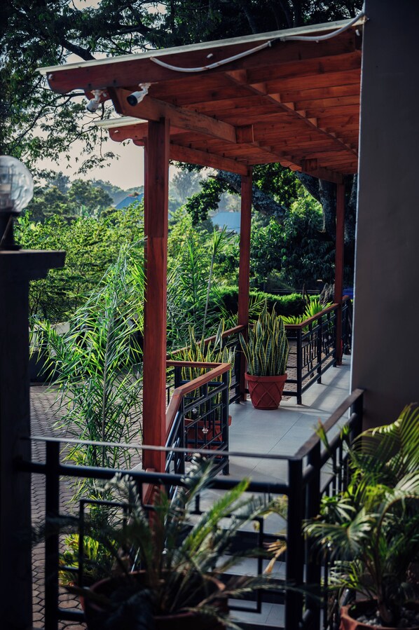 Vista frontal de la propiedad