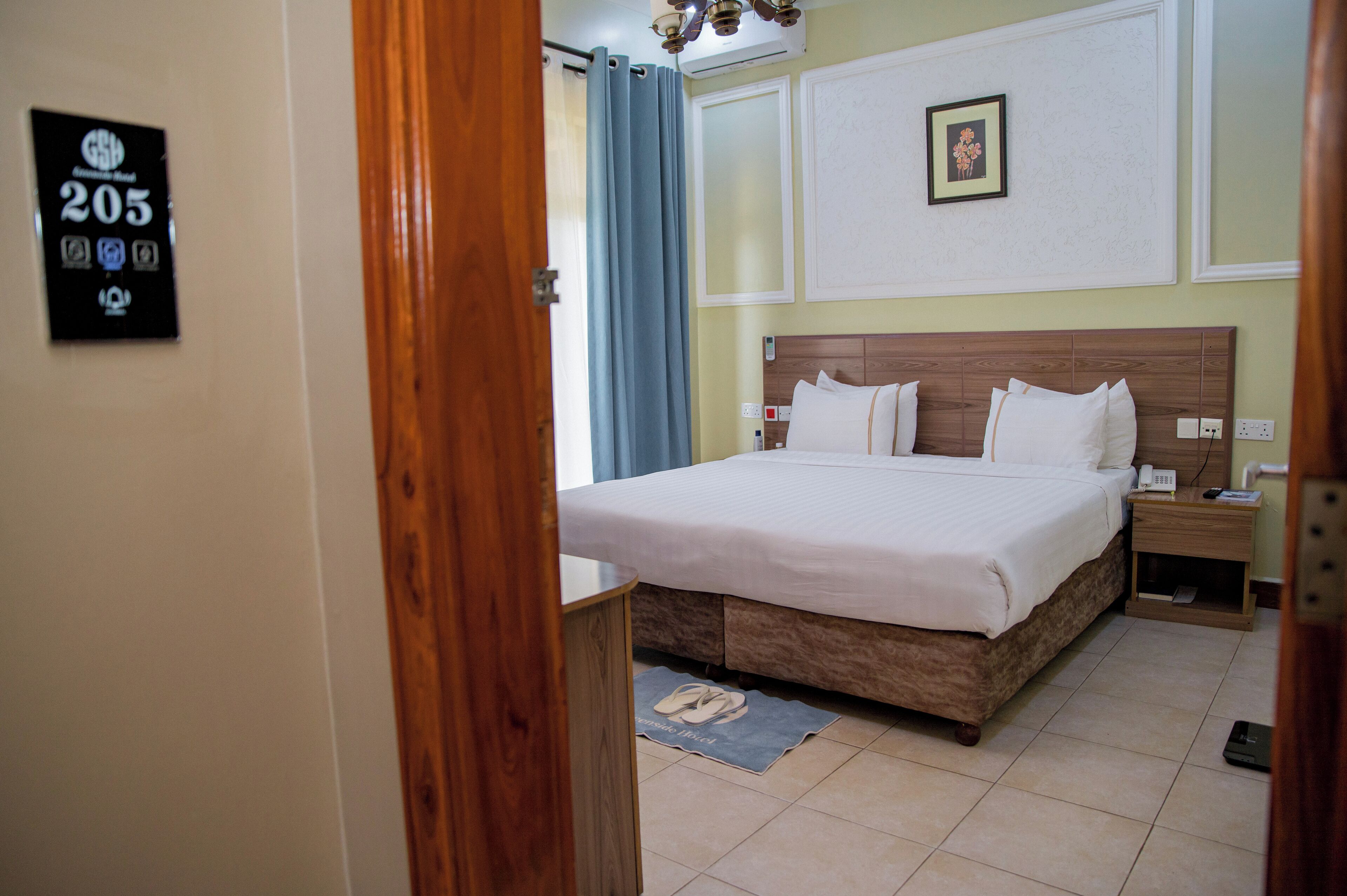 Deluxe Double or Twin Room | Hypo-allergenic bedding, minibar, in-room safe, desk