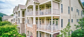 NEW LISTING Beautiful Condo on the 9th Hole with Great Views