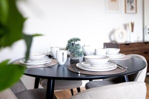 Appartement, 2 grands lits | Restauration